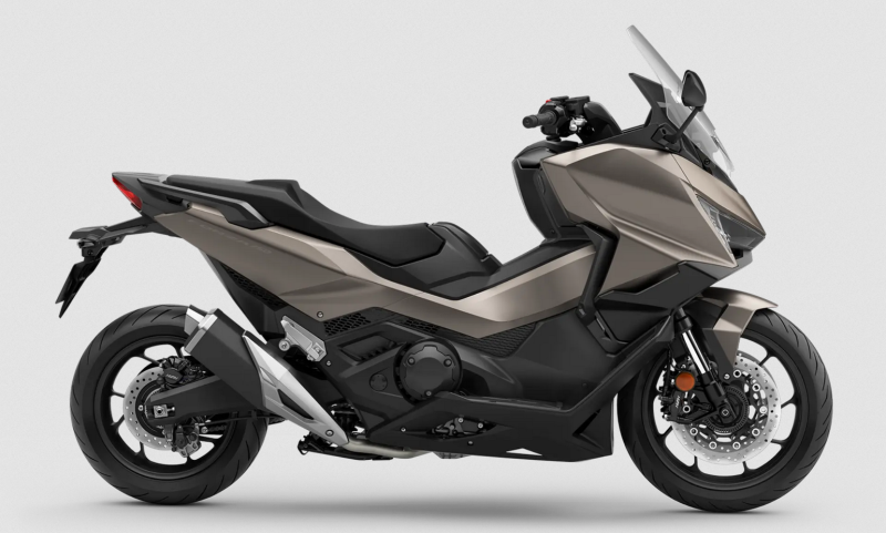 Location scooter FORZA 750cc A hyeres var