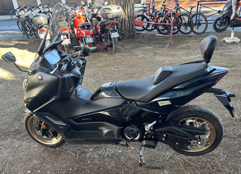 Location scooter TMAX 560 A2  Var 83